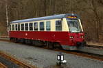 Triebwagen 187 019 als P 8981 (Eisfelder Talmühle - Nordhausen Nord) am Nachmittag des 25.02.2017 bei der Einfahrt in den Bahnhof Ilfeld. Leider hat er über 30 Minuten Verspätung, sodaß unser im Bahnhof wartender IG HSB-Sonderzug ebenfalls erst erheblich verspätet weiterfahren kann.