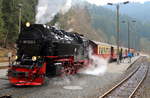 99 7232 mit IG HSB-Sonder-PmG (Wernigerode-Nordhausen-Hasselfelde) am Nachmittag des 25.02.2017 im Bahnhof Eisfelder Talmühle. (Bild 1)