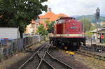 Nach Erteilung des Fahrauftrages, dieselt 199 872 am Vormittag des 22.08.2020 nun langsam aus dem Bahnhof Wernigerode. Da für sie momentan keine Aufgaben anstehen, geht es erstmal in die Lokeinsatzstelle.