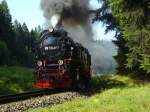 Mit Volldampf, den die Zge auf diesem Anstieg auch brauchen geht es nun in den Nationalpark den brocken nach oben  5.8.2007, 17:03  Zuglok ist die 99 7240-7