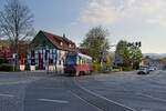 HSB-Triebwagen 187 017-9 überquert als Zug 8906 die Kreuzung Westernstraße (03.05.2022)