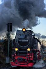 Ausfahrt zum Brocken aus Schierke für 99 7237-3. 5.11.22