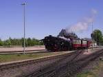 Lok 99 5906 verlsst gerade mit Zug 8954 am 29.04.07 den Bahnhof Gernrode in Richtung Quedlinburg.