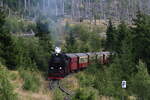 99 7237 mit ihrem Personenzug unterwegs auf der Brockenbahn kurz hinter dem Bahnhof in Schierke am 28.8.26