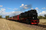 Dampf im Selketal
Auch Abseits der bekannten Brockenbahn und der Harzquerbahn verkehren Dampfloks auf 1000mm durch den Harz. Von Quedlinburg aus führt die Selketalbahn über Gernrode und Alexisbad Richtung Eisfelder Talmühle. Leider sind die Dampfzüge hier besonders rah gesät. 99 7232 dampfte am 29.8.2026 munter zwischen Quedlinburg und Gernrode