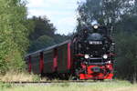 99 7232 dampfte mit ihrem Personenzug am 31. August 2026 zwischen Sternhaus-Haferfeld und Mägdesprung 