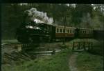 Kurz hinter der Station Silberhtte berquert die Bahn das kleine Flchen Selke im Sommer 1984 