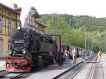 Eine Brockenbahn im Bahnhof  Eisfelder Talmhle  im Sommer 2008 auf der Rckfahrt vom Brocken, der einzigen Dampflok-Fahrt vom Brocken direkt nach Nordhausen, alle anderen Zge vom Brocken fahren