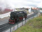 Hier 99 7235-7 auf einer Rangierfahrt am 18.10.2009 zwischen Wernigerode Westerntor und Wernigerode Hbf.