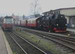 Hier links der abgestellte 187 018-7 und rechts 99 7238-1 kommend mit einem Zug vom Brocken, diese Triebfahrzeuge trafen sich am 5.4.2010 in Wernigerode.