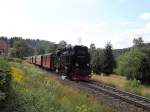 Harzer Schmalspurbahn, Linie Drei Annen Hohne - Nordhausen, hier kurz nach der Abfahrt am Bhf.