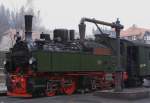 99 5902 am Wasserkran im Bahnhof Drei Annen Hohne.