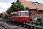 T 102 der Selfkantbahn am 09.06.2012 bei der Einfahrt in den Wernigerder Bahnhof. Er wurde hier als Gasttriebwagen im Rahmen des an diesem Tag stattfindenden Bahnhoffestes der HSB fr Pendelfahrten eingesetzt.