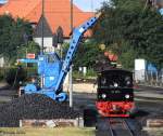 HSB 99 5901 NWE 11 beim Bekohlen nach einer Sonderfahrt Wernigerode - Nordhausen und zurck, fotografiert im Bw Wernigerode am Abend des 04.08.2012 --> Im Hintergrund links sind die
