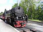 Die 99 7235-7 der Harzer Schmalspurbahnen (HSB) in Drei Annen Hohne am 06.06.2006 um 14:45 Uhr.