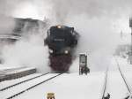99 7232-4 verlsst am 09.02.2013 den Bahnhof Wernigerode.