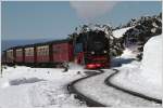 Teleaufnahme von der HSB Dampflok 99 236, welche mit dem Zug 8925 gleich den Endbahnhof Brocken erreicht.