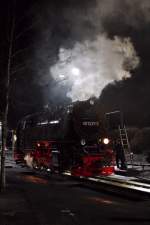 99 7237 wird am Abend des 04.03.2013 nach Wernigerode gerade versorgt.