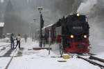 Nachdem die Wasservorrte von 99 7245 ergnzt sind, noch schnell ein letzter Blick auf unseren  Quedlinburger Brockenexpress  im Bahnhof Alexisbad.