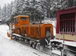 Selbst am Karfreitag, dem 29.03.2013, war der Zugbetrieb am Vormittag zwischen Schierke und dem Brocken gefhrdet. Bereits im Zug HSB 8920 von Nordhausen Nord zum Brocken wurden die Reisenden darber informiert. Es hie eine Schneefrse sei von Wernigerode auf den Brocken unterwegs, um die Gleise vom Schnee zu befreien und einen Fahrbetrieb sicher zustellen. Kurz darauf kam die Meldung, dass der Brocken doch angefahren werden kann. Beim Halt der HSB 8920 im Bf Schierke, kam dann das Harzkamel 199 874-9 und die HSB 99-09-82 Schneefrse von Zaugg Ag Eggiwil nach erledigter Arbeit vom Brocken zurck. 