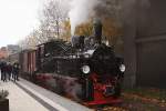 Soeben wird hier am Mittag des 18.10.2013 im Bahnhof Wernigerode 99 5901 an einen Sonderzug der IG HSB angekuppelt. Ihr heutiges Fahrziel: der sagenumwobene Brocken!