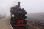 Rangierfahrt im Nebel! Nachdem 99 5901 am Abend des 18.10.2013 im Brockenbahnhof umgesetzt hat, fhrt sie jetzt wieder von der anderen Seite an ihren Sonderzug der IG HSB heran, um diesen fr die Rckfahrt nach Wernigerode zu bernehmen, welche wenige Minuten spter erfolgt.