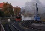 Mit mächtiger Qualmwolke fährt 99 6101 am Morgen des 19.10.2013 in den Bahnhof Wernigerode ein, um einen Sonderzug der IG HSB nach Eisfelder Talmühle zu übernehmen.