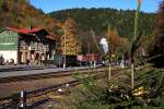 Bahnhofsatmosphäre am 19.10.2013 im Bahnhof  Eisfelder Talmühle .