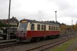 Ausfahrt des Triebwagens 187 017, aus  Eisfelder Talmühle  kommend. am 20.10.2013 aus dem Bahnhof Elend in Richtung Wernigerode. Die Dampffahne hinter dem Triebwagen stammt von 99 7247, welche gerade mit Rangierarbeiten an einem Sonder-PmG der IG HSB beschäftigt ist.