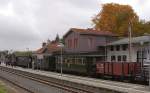 Der Sonder-PmG der IG HSB, mit 99 7247 an der Spitze, am 20.10.2013 kurz nach Einfahrt in den Bahnhof Benneckenstein.
