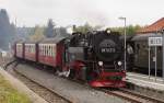 Einfahrt von 99 7245 mit P8920, aus Nordhausen kommend und Fahrziel Brocken, am 20.10.2013 in den Bahnhof Benneckenstein (Bild 3).