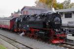 99 7245, hier mit P8920 aus Nordhausen in Richtung Brocken, am 20.10.2013 im Bahnhof Benneckenstein.