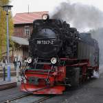 99 7247 am Nachmittag des 20.10.2013 beim Umsetzen im Bahnhof Alexisbad. Der Vorgang war erforderlich, um den Sonderzug der IG HSB, welchen sie an diesem Tag bespannte, für eine Foto-Doppelausfahrt vorzubereiten.