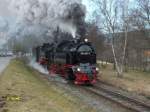 99 6001 und 99 222 der HSB mit Sonderzug am 02.03.2014 bei der Ausfahrt aus dem Bahnhof Sorge.