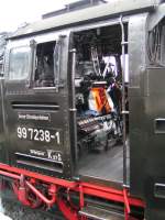 Lok 997238-1 wurde ganz schn geheizt whrend der Fahrt hoch auf dem Brocken.(Brocken am 26.11.2006)  