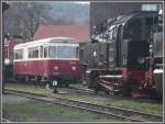 Hinter der Einheitsdampflok 996001-4 ex NWE aus dem Jahre 1939 steht der Triebwagen 187013-8  Fischstbchen  aus dem Jahre 1954.
