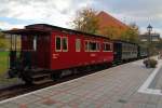 Der Sonderzug der IG HSB, aufgenommen am Abend des 16.10.2014 auf Gleis 34 im HSB-Bahnhof Wernigerode. Der Zug wird am nächsten Tag im Rahmen einer dreitägigen Veranstaltung unter dem Motto  Kleinbahnromantik  zum Brocken und danach durchs Selketal nach Gernrode fahren.