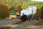 Kurz nachdem sie am 17.10.2014, mit ihrem IG HSB-Sonderzug aus Drei Annen Hohne kommend, im Bahnhof Eisfelder Talmühle eingefahren ist, befindet sich 99 5906 bereits auf Rangierfahrt zur