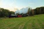 Scheinanfahrt von 99 5906 mit IG HSB-Sonderzug zwischen Mägdesprung und Sternhaus-Ramberg (Kilometer 8,4) am 17.10.2014.