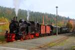 Der Sonderzug der IG HSB mit Zuglok 99 6101, welcher im Rahmen der dreitägigen Veranstaltung  Kleinbahnromantik im Selketal  von Quedlinburg nach Hasselfelde verkehrte, am 18.10.2014 kurz nach