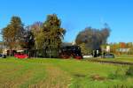 99 6001 mit IG HSB-Sonderzug am 19.10.2014 beim Verlassen des Bahnhofes Gernrode (Bild 1).