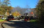 Doppelausfahrt von 99 6001 und 99 5906 mit zwei Sonder-PmG`s der IG HSB am 19.10.2014 aus dem Bahnhof Alexisbad.