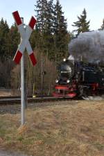 Lok 99 7236-5 der Harzer Schmalspurbahnen fhrt am 17.02.2007 mit ihrem Zug ab Drei-Annen-Hohne in Richtung Nordhausen