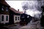 In der Kirchstraße von Wernigerode war am 28.12.1991 um 12.08 Uhr 997239 mit dem P 14443 in Richtung Hochharz unterwegs.