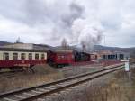 997232-4 rangiert mit Zug an der Wagenhalle in Wernigerode. 19.02.07