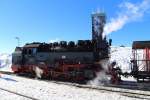 Zügig verläßt 99 236 am 13.02.2015 mit ihrem Planzug den Brockenbahnhof in Richtung Schierke und Drei Annen Hohne.