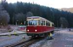 HSB VT 187 011-2, ex Kreis Altenaer Eisenbahn AG KAE VT1, ex T1 Inselbahn Langeoog (Bj 1954, Talbot Aachen) als Zug 8980 Nordhausen - Hasselfelde, KBS 326 Nordhausen - Drei Annen Hohne, fotografiert bei der Einfahrt in den Bf. Eisfelder Talmühle an 13.02.2016