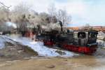 99 6101 und 99 5901 mit IG HSB-Sonder-PmG am 14.02.2015 beim Verlassen des Bahnhofes Hasselfelde zur Rückfahrt nach Gernrode.