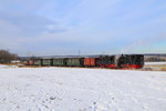 Zu einer zusätzlichen Scheinanfahrt von 99 6101 und 99 5901 mit IG HSB-Sonder-PmG kam es am 14.02.2015 auf der Hochebene zwischen Hasselfelde und Stiege, hier in der Nähe des bekannten