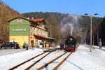 99 6001 mit IG HSB-Sonderzug am 15.02.2015 während des Wasserfassens im Bahnhof Eisfelder Talmühle.
